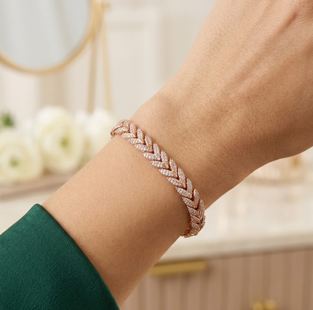 Set Elegante de Collar y Pulsera Hoja Imperial – Acabado Dorado con Pedrería Brilliant