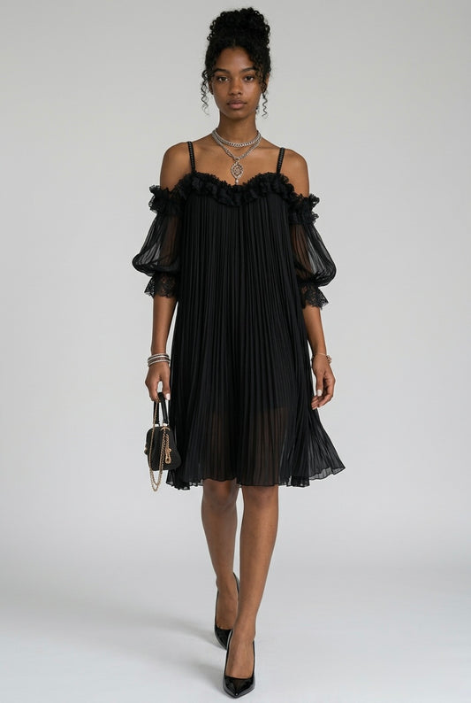 Clara | Elegante minivestido negro de muselina con tirantes y acabado de encaje